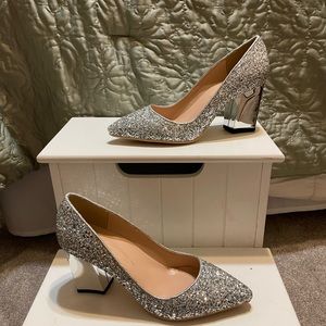 Silver glitter pumps with chunky heel